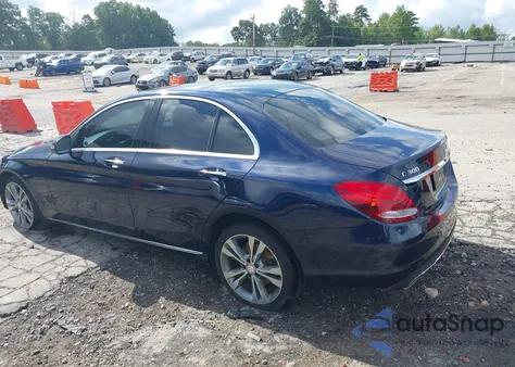 2016 Mercedes-Benz C 300 4Matic z USA, uszkodzony, nr VIN 55SWF4KB6GU100144